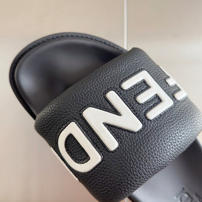 FENDI ROMA SLIDE IN BLACK GRAINED CALFSKIN WITH WHITE LOGO