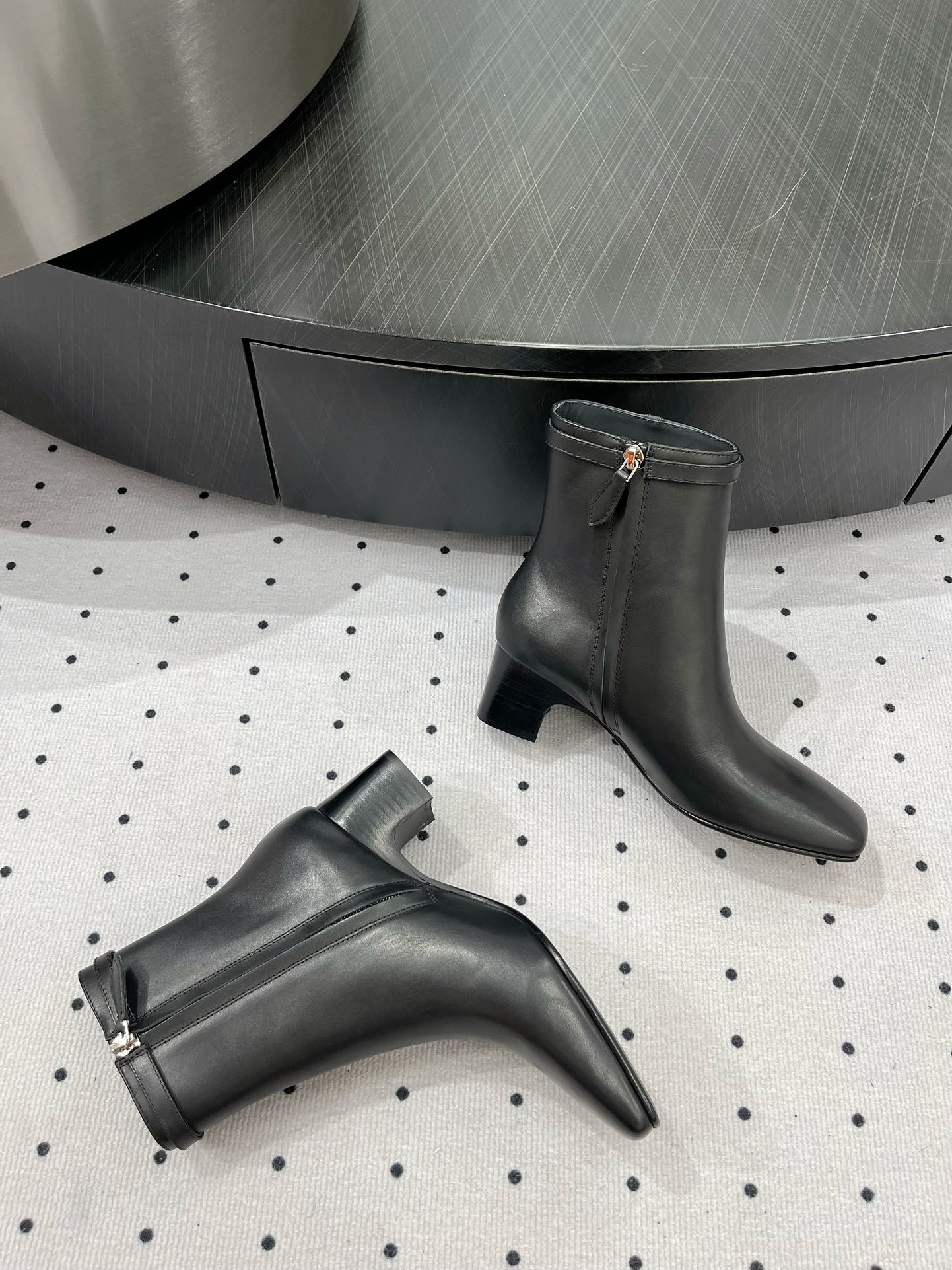 HOMMAGE ANKLE BOOT 5 CM IN BLACK CALFSKIN