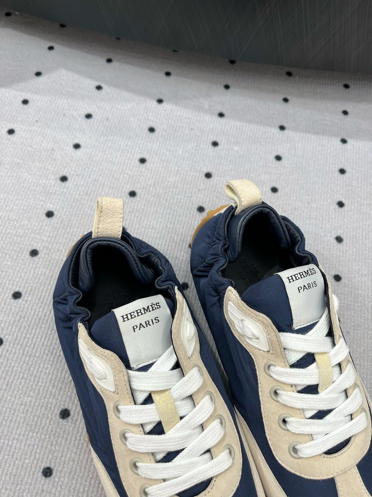 TRAIL SNEAKER IN IVORY TAN MIX SPACE BLUE SUEDE