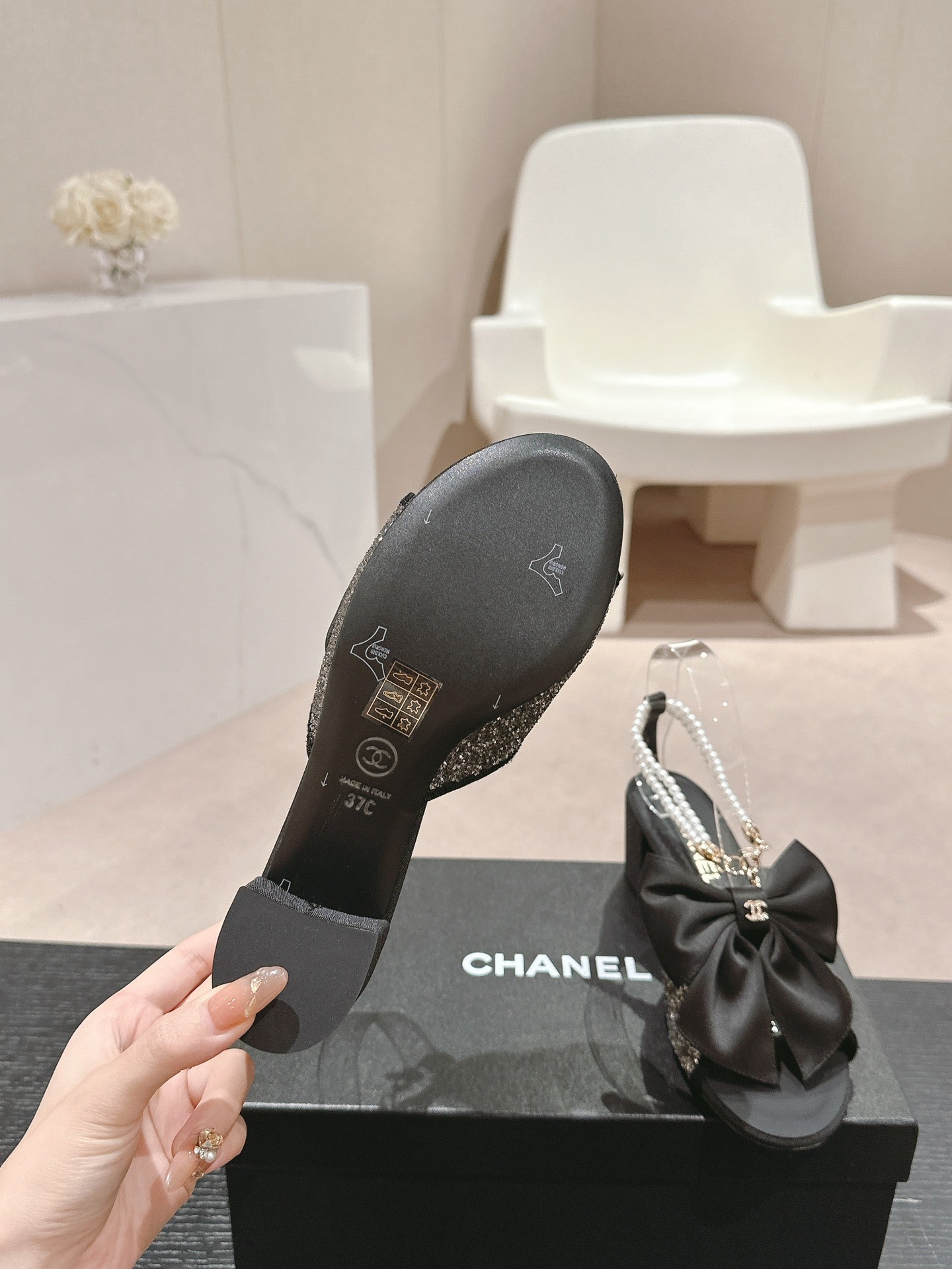 HIGH SANDAL WITH PEARL CHAIN BLACK LAMBSKIN WITH RHINESTONES