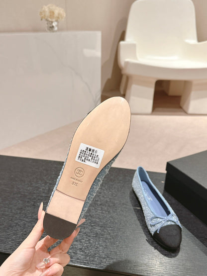 BALLET FLATS IN CERULEAN BLUE DENIM AND BLACK SATIN
