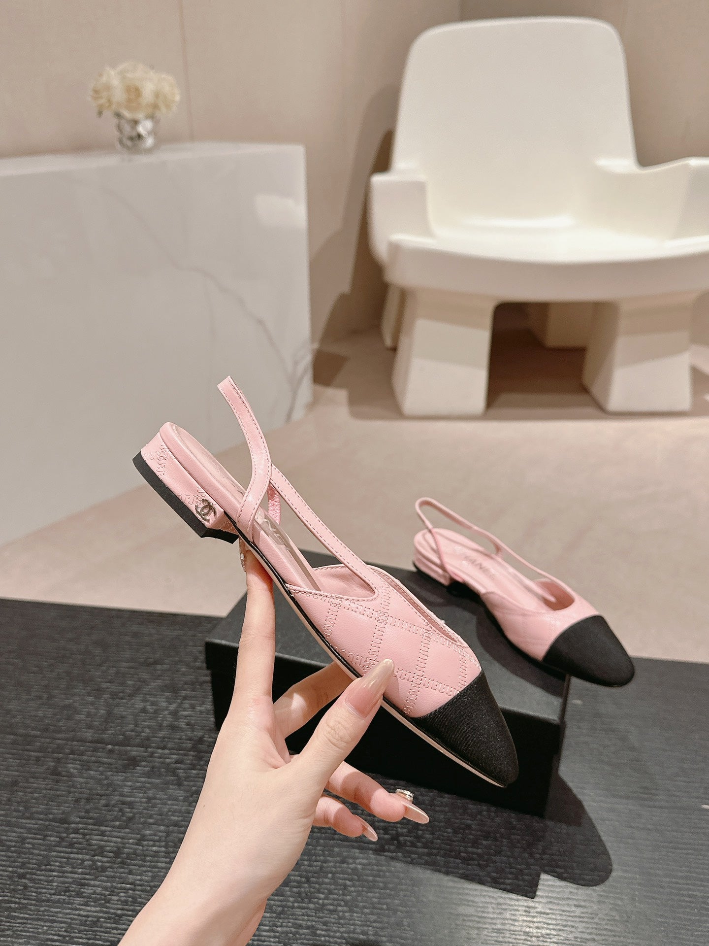 SLINGBACKS IN LIGHT PINK LAMBSKIN AND BLACK SATIN