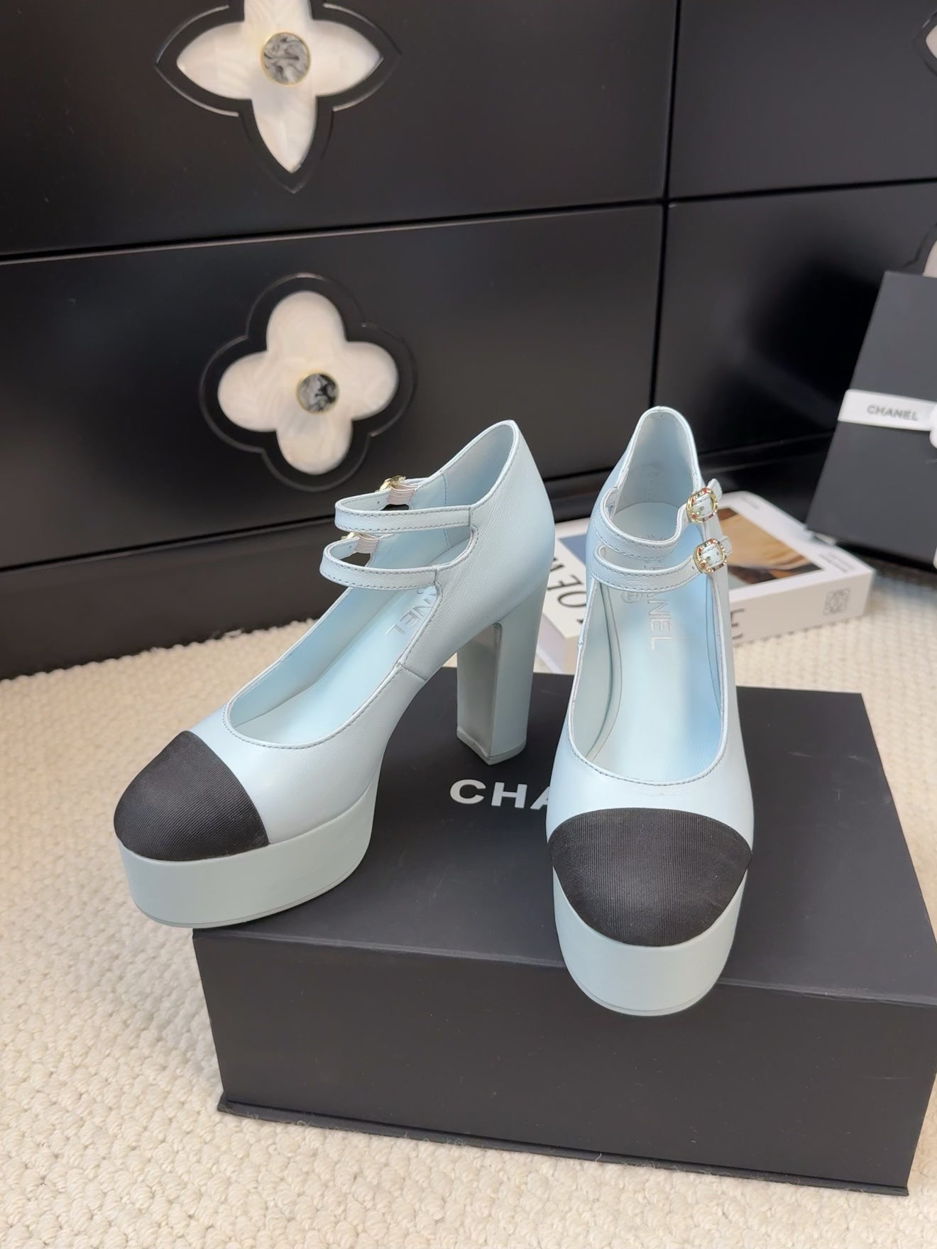 FLATFORM SANDAL IN LIGHT BLUE CALFSKIN AND BLACK FABRIC