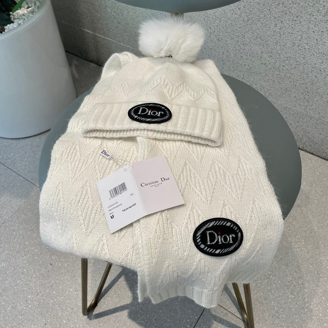 SET KNITTED SCARF AND HAT IN WHITE WOOL AND FOX FUR 434630