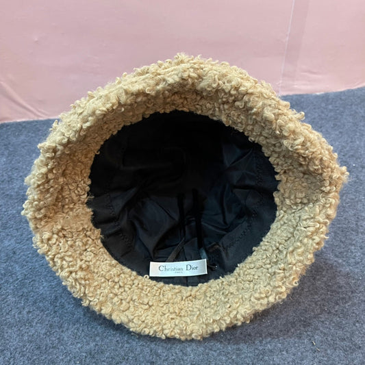 BUCKET HAT IN CAMEL BEIGE FLEECE 436570
