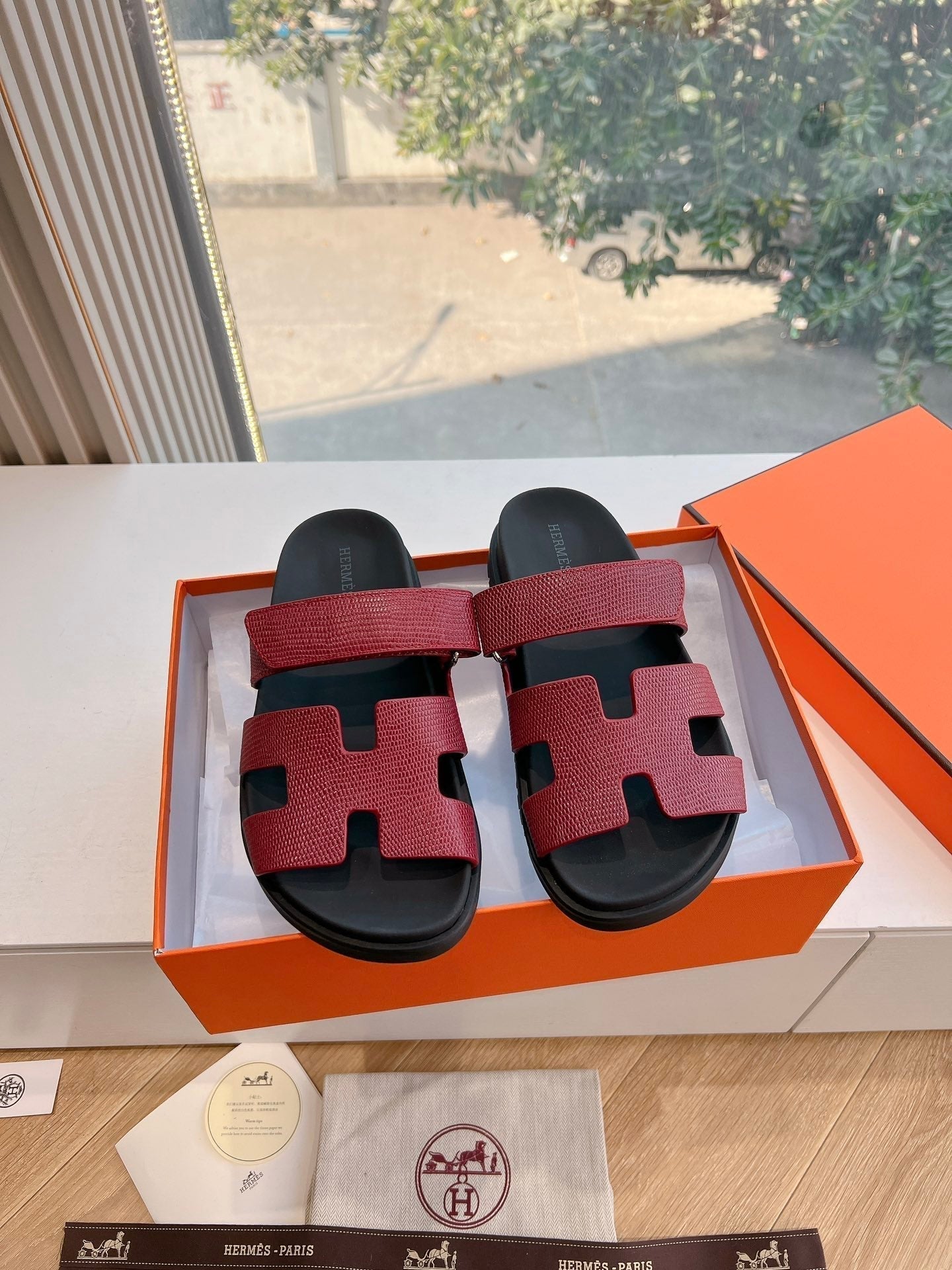 CHYPRE SANDAL IN CURRANT RED SHINY GRAINED CALFSKIN