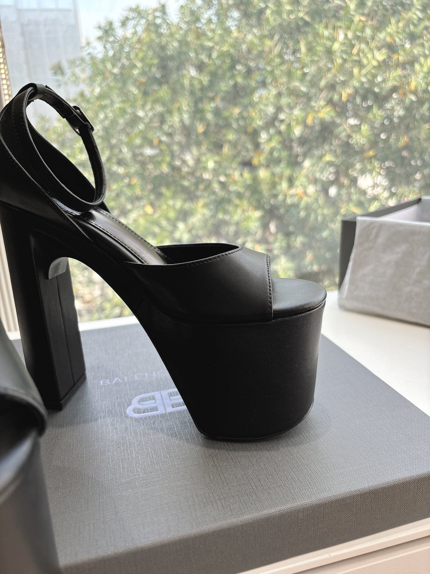 PLATFORM ANKLE STRAP HEELS IN BLACK SMOOTH CALFSKIN