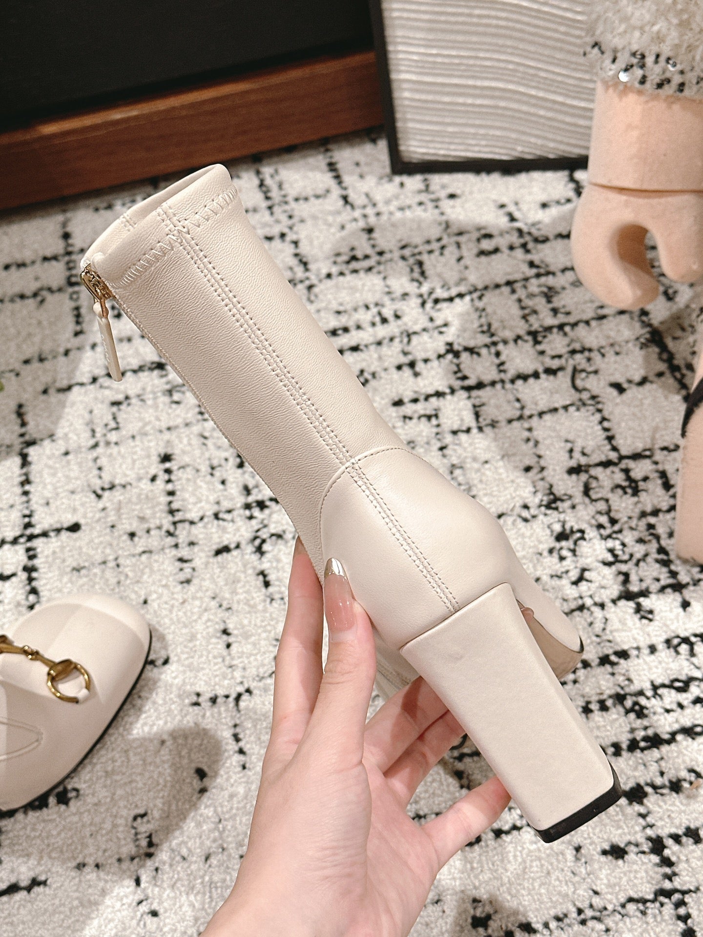 HORSEBIT ANKLE BOOTS 9.5CM IN WHITE SHEEPSKIN