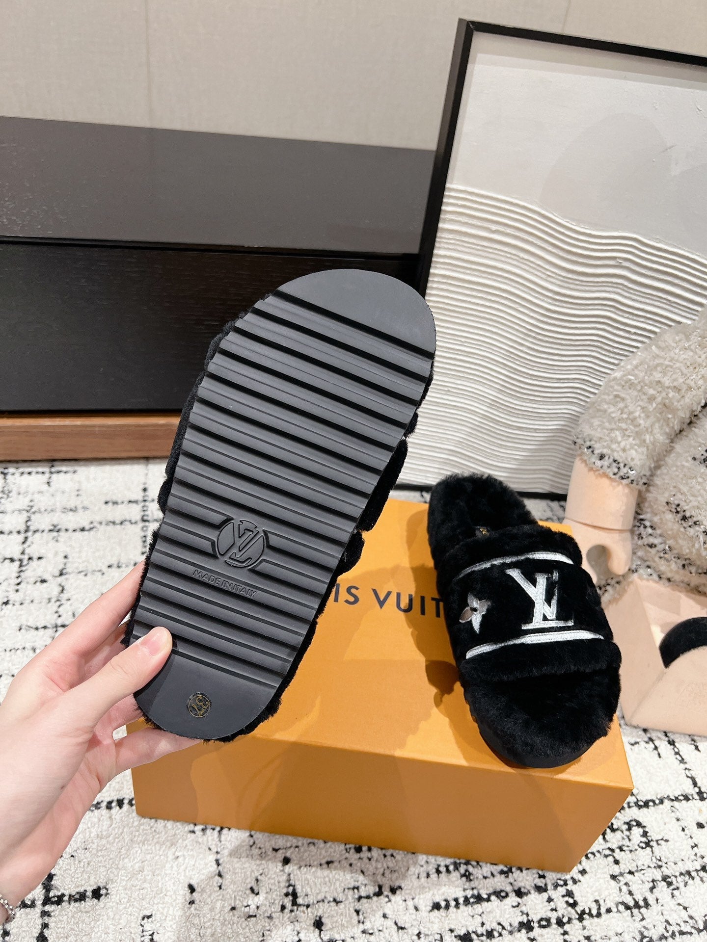 SLIPPER IN BLACK MIX WHITE FLEECE