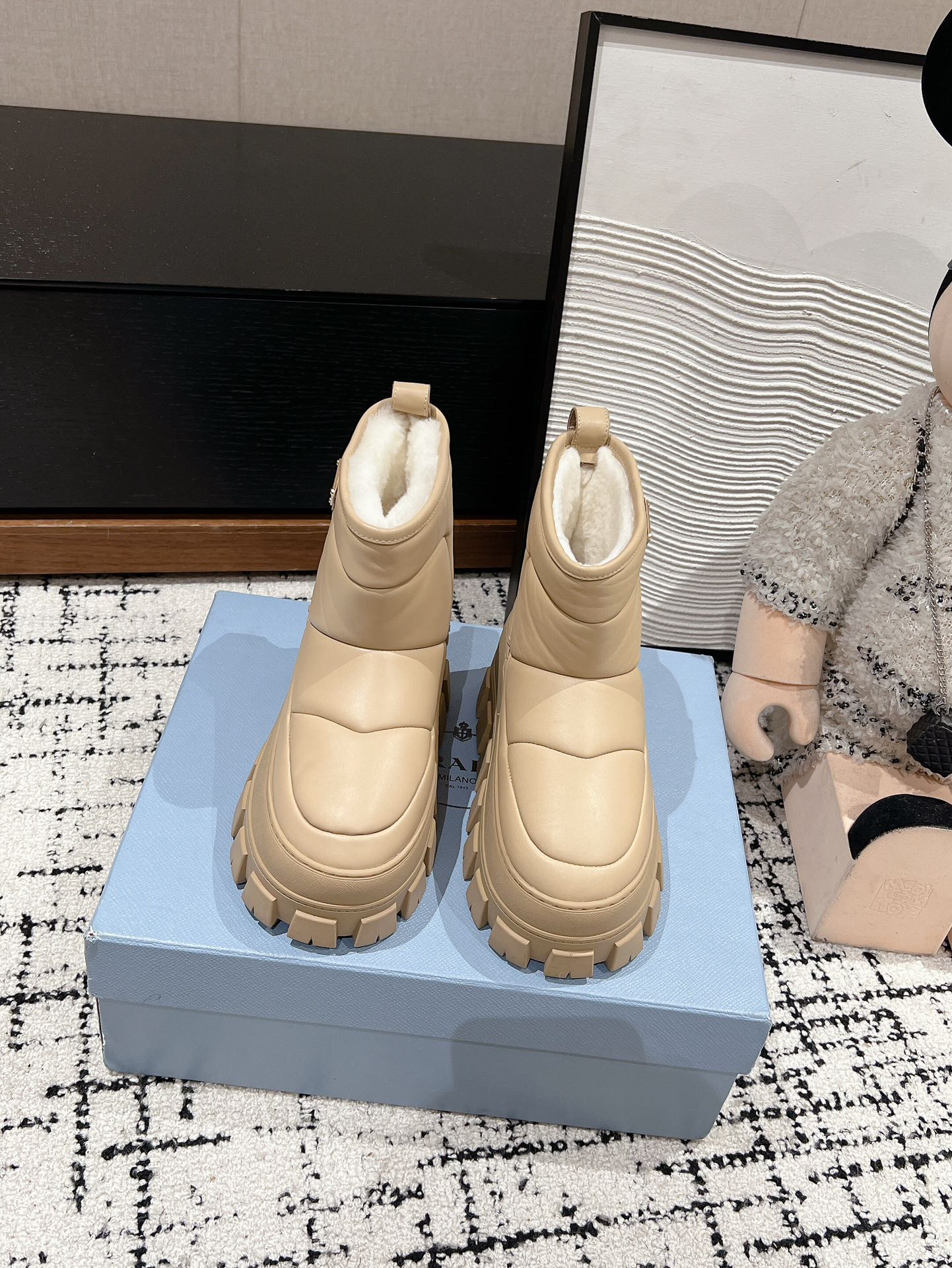 MONOLITH ANKLE BOOTS IN BUFF BEIGE CALFSKIN AND LAMB FUR LINING