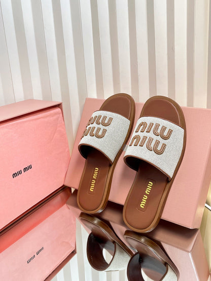 SLIDES SANDALS IN BROWN STRAW WOVEN