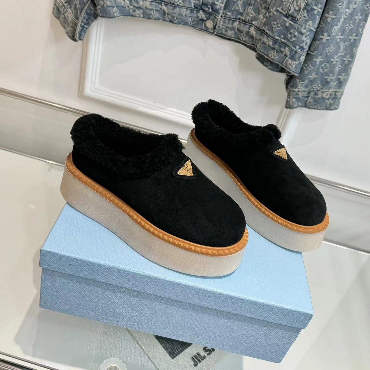 TRIANGLE LOGO MULES IN BLACK SUEDE AND SHEARLING LINING