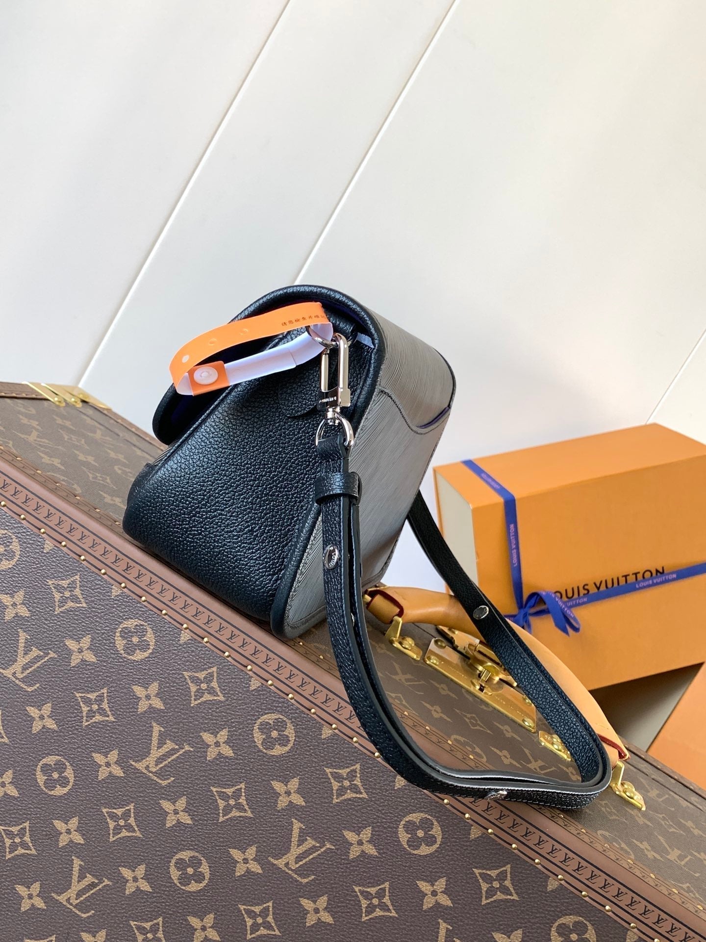 BUCI BAG 24 IN BLACK EPI GRAIN COWHIDE