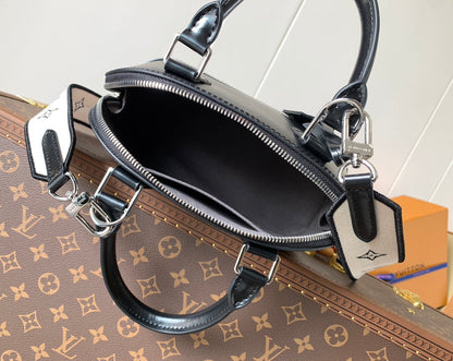ALMA BB BAG 23 IN BLACK GRAIN EPI COWHIDE