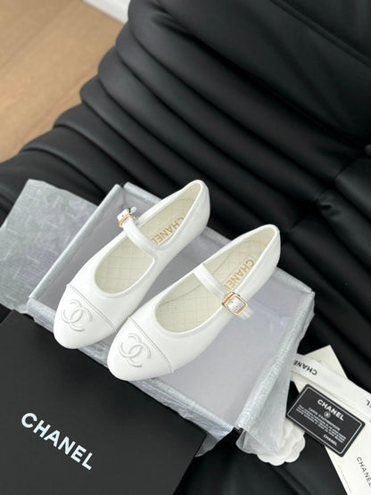 MARY JANE SHOES IN WHITE LAMBSKIN