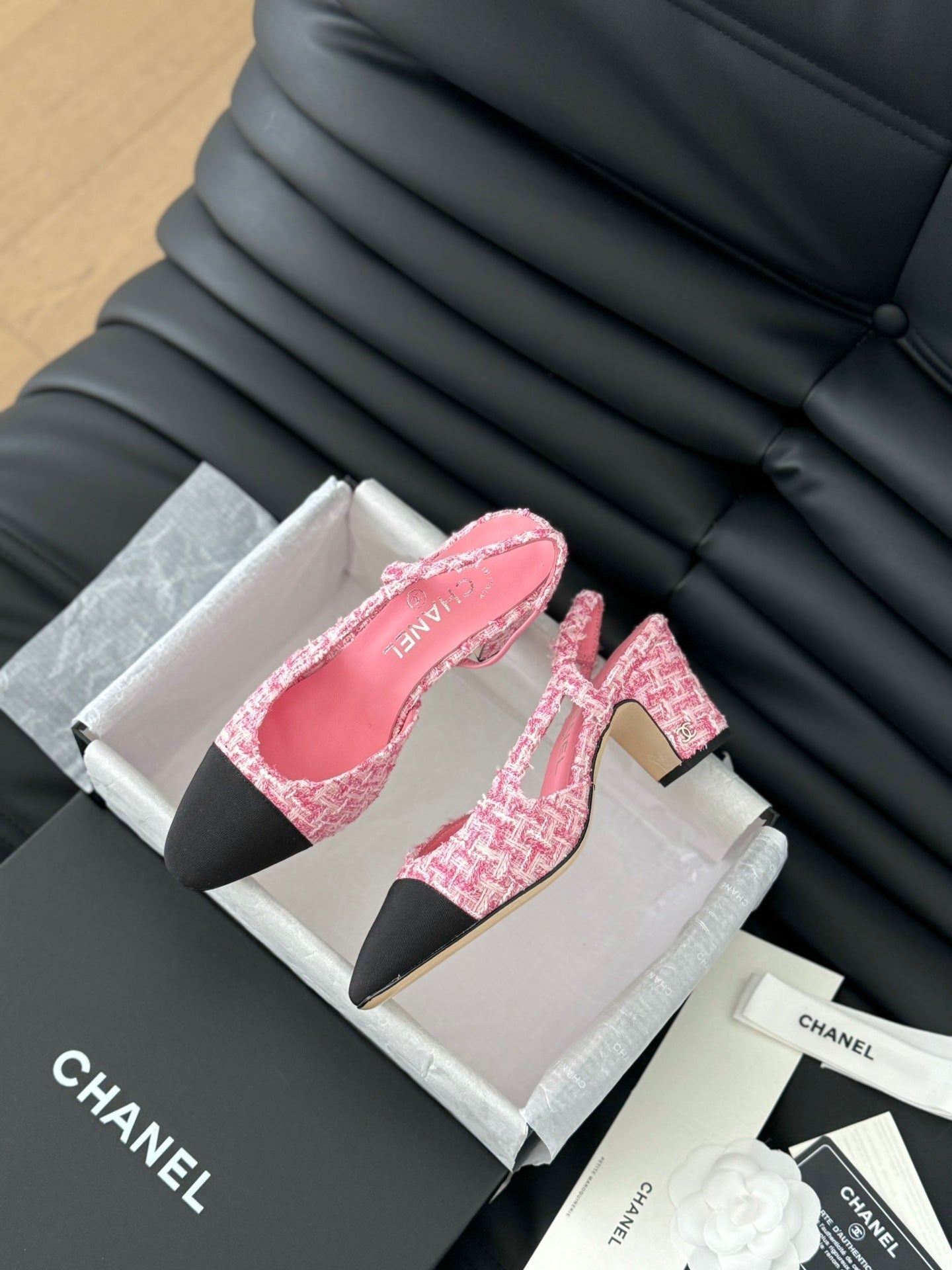 HIGH SLINGBACK IN LIGHT PINK TWEED AND BLACK LAMBSKIN