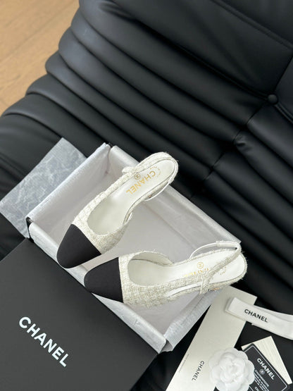 HIGH SLINGBACK IN WHITE TWEED AND BLACK LAMBSKIN