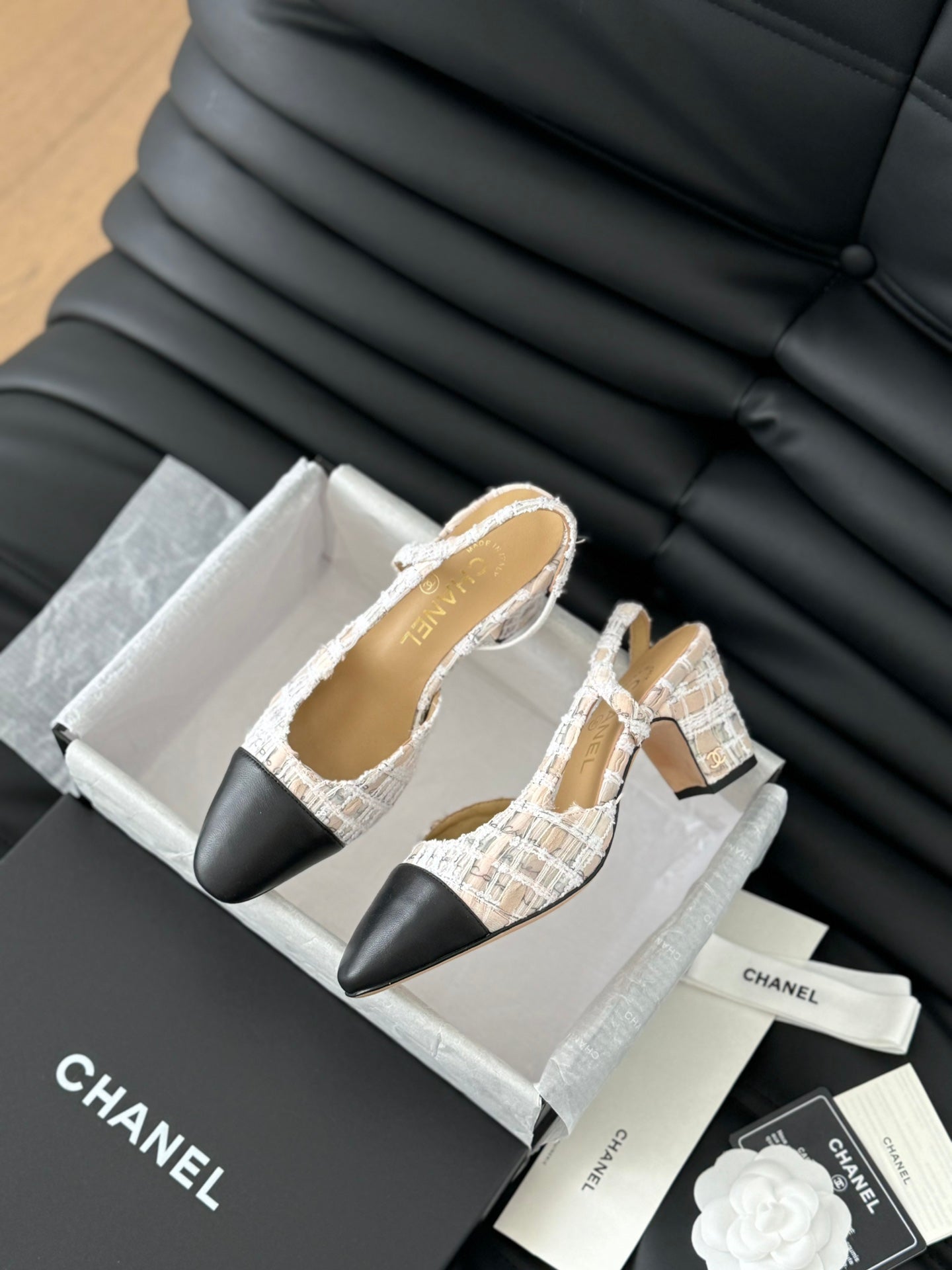HIGH SLINGBACK IN BEIGE TWEED AND BLACK LAMBSKIN