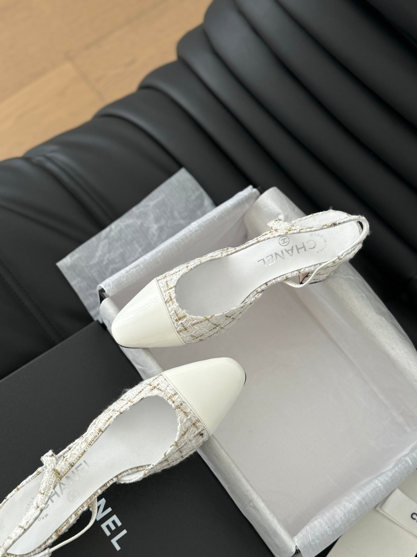 HIGH SLINGBACK IN WHITE TWEED AND LAMBSKIN