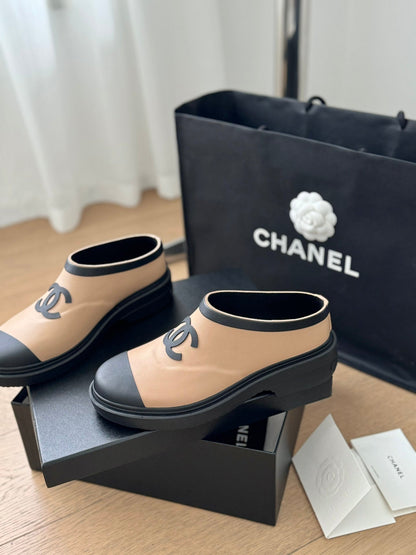 SHORT BOOTS IN BEIGE CREAM MIX BLACK RUBBER