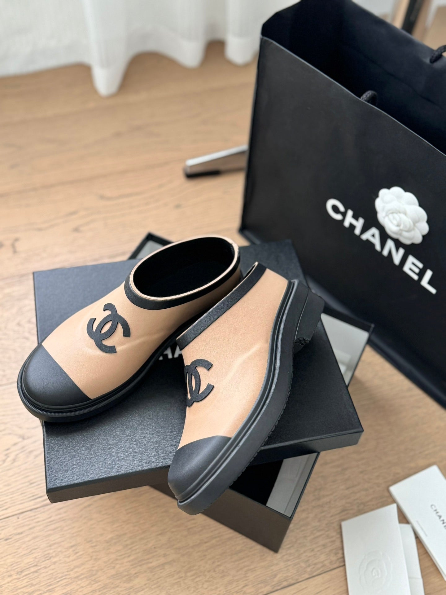 SHORT BOOTS IN BEIGE CREAM MIX BLACK RUBBER