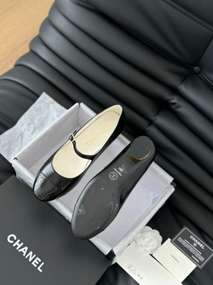 CC MARY JANE SHOES IN BLACK LAMBSKIN WITH GOLD HARDWARE