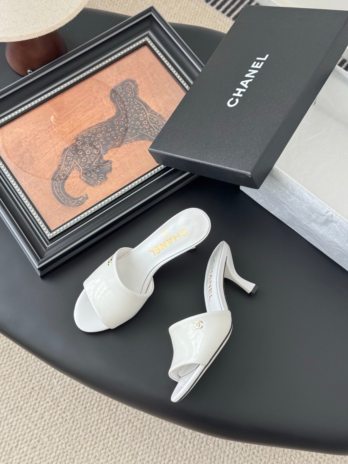 HIGH HEELS IN WHITE GLOSSY LEATHER