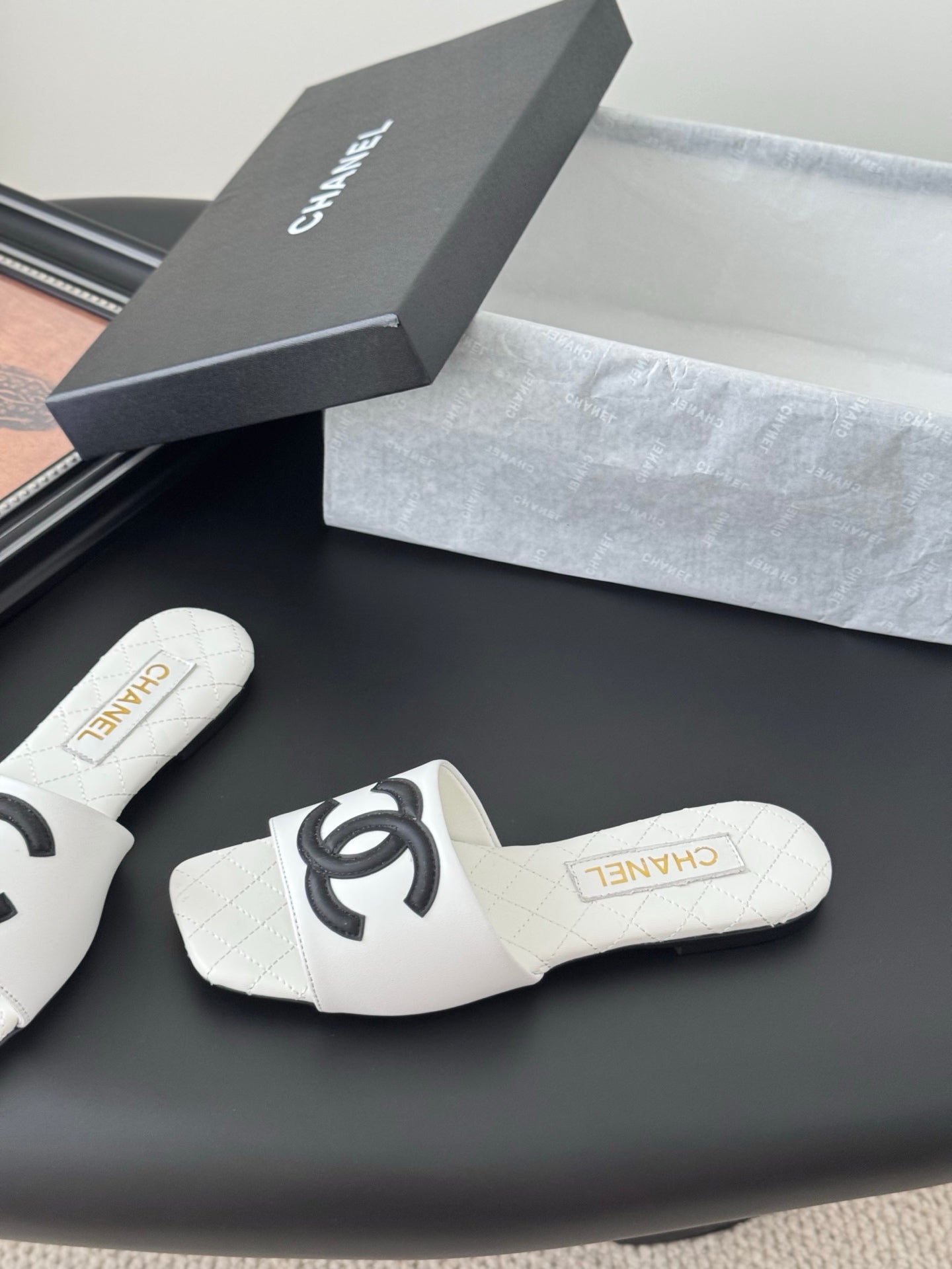 SLIPPER IN WHITE CALFSKIN