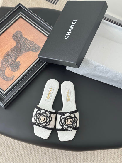 SLIPPER IN WHITE AND BLACK CALFSKIN MIX WOOL