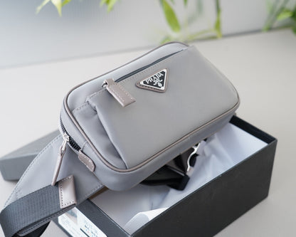 SHOULDER BAG 22 IN OSLO GREY RE-NYLON BLACK STRAP