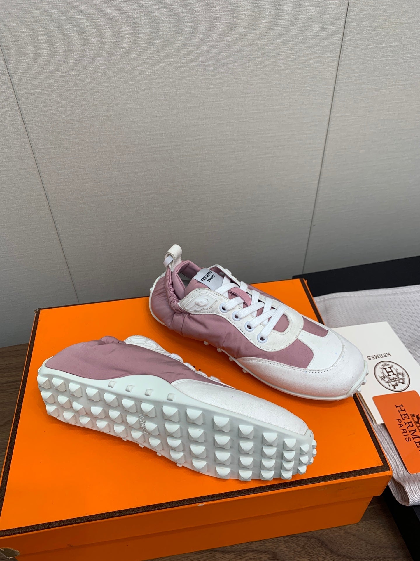 SKATEBOARD SHOES LIGHT GRAY MIX DARK PINK CALFSKIN