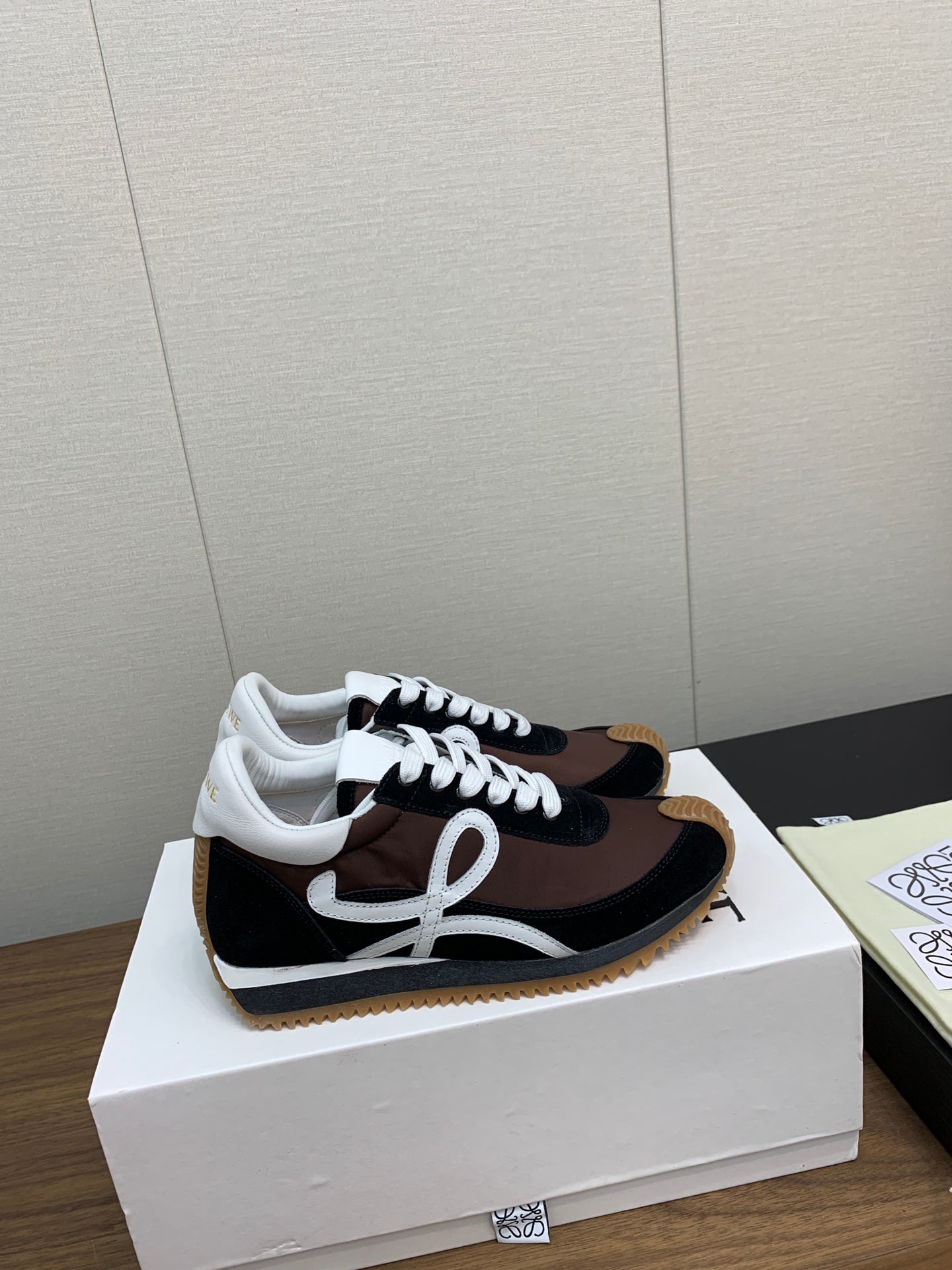 LW FLOW RUNNER SNEAKER BLACK-BROWN SUEDE