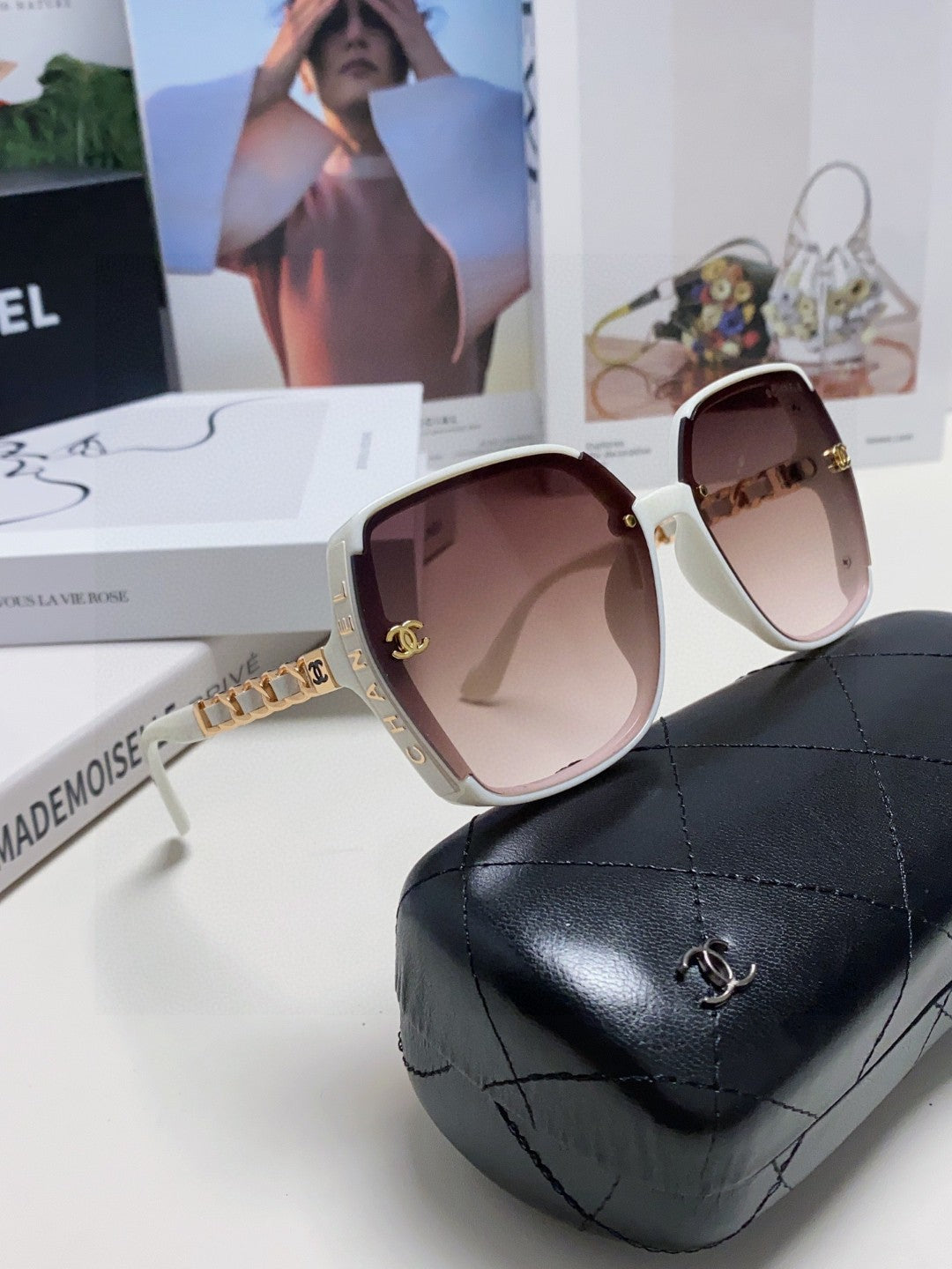 SQUARE SUNGLASSES 632874 IN WHITE ACETATE