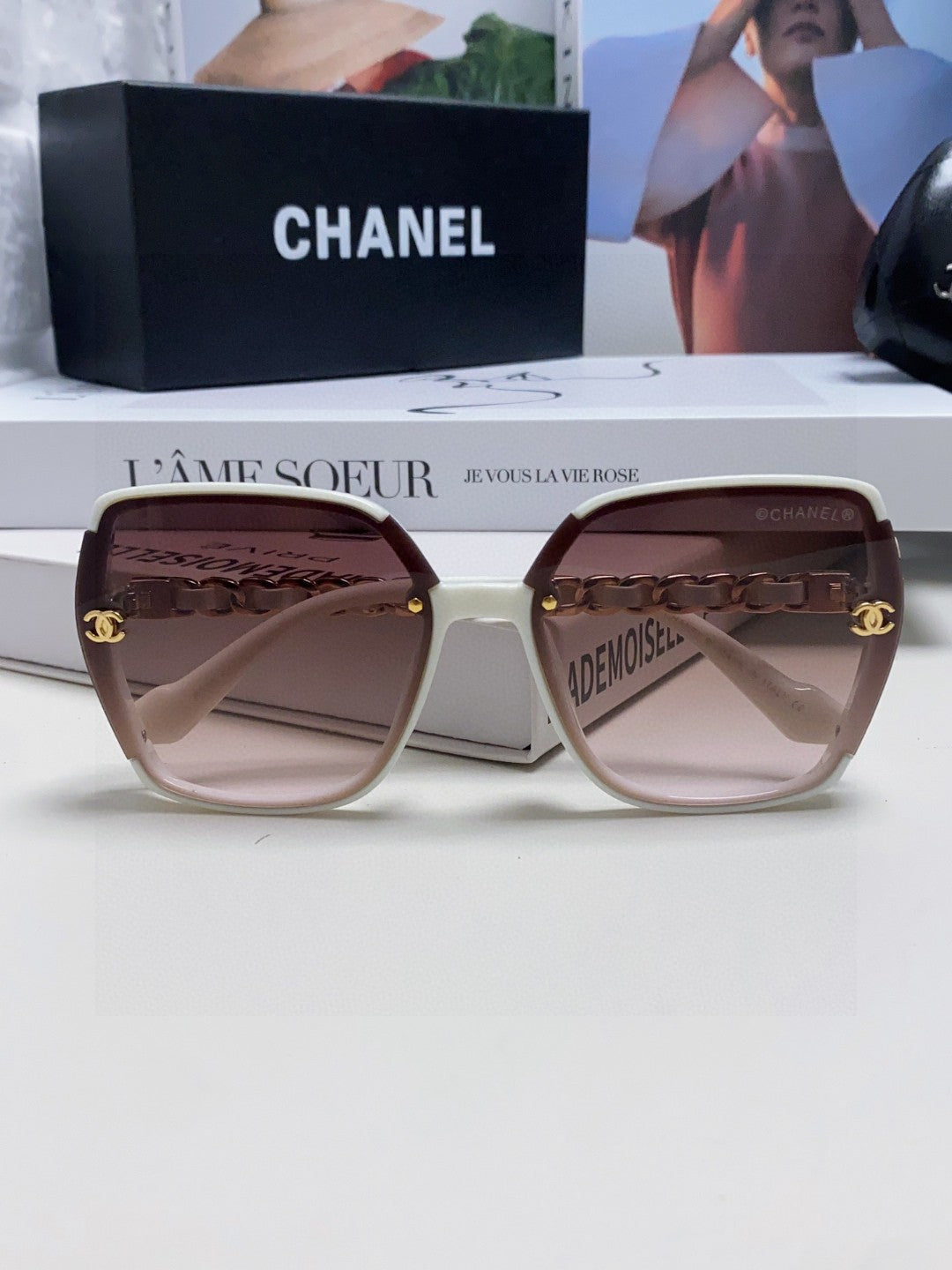SQUARE SUNGLASSES 632874 IN WHITE ACETATE