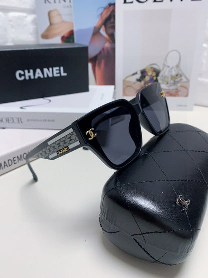 SQUARE SUNGLASSES 632697 IN BLACK ACETATE