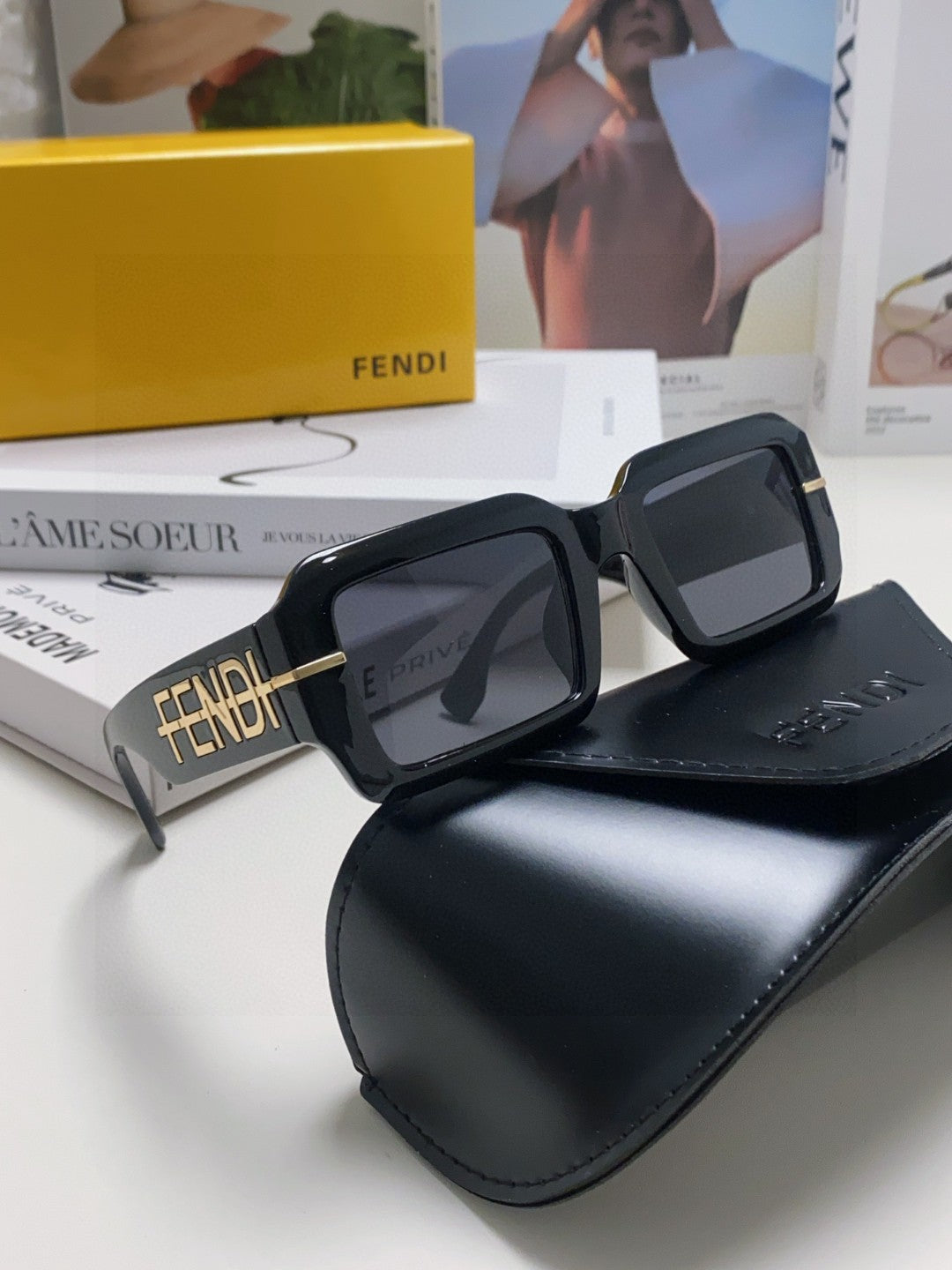 EMBOSSED LOGO DIAGONAL RECTANGULAR SUNGLASSES 563312 IN ACETATE