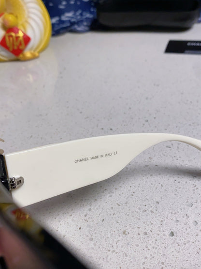 SQUARE SUNGLASSES 641781 IN BLACK ACETATE WHITE FRAME