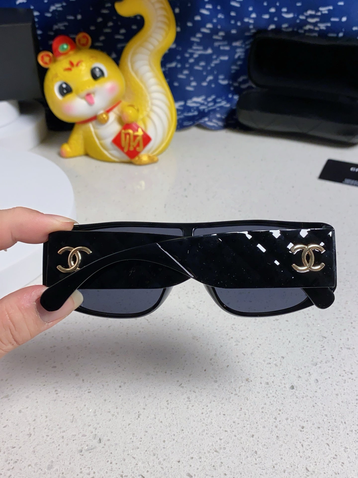 SQUARE SUNGLASSES 641782 IN BLACK ACETATE