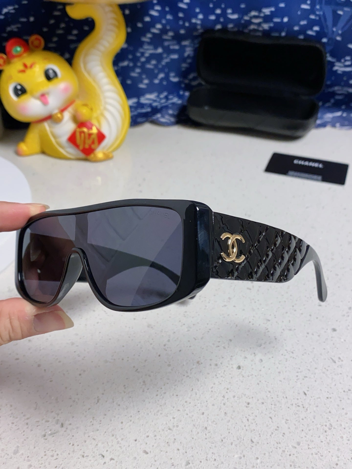 SQUARE SUNGLASSES 641782 IN BLACK ACETATE