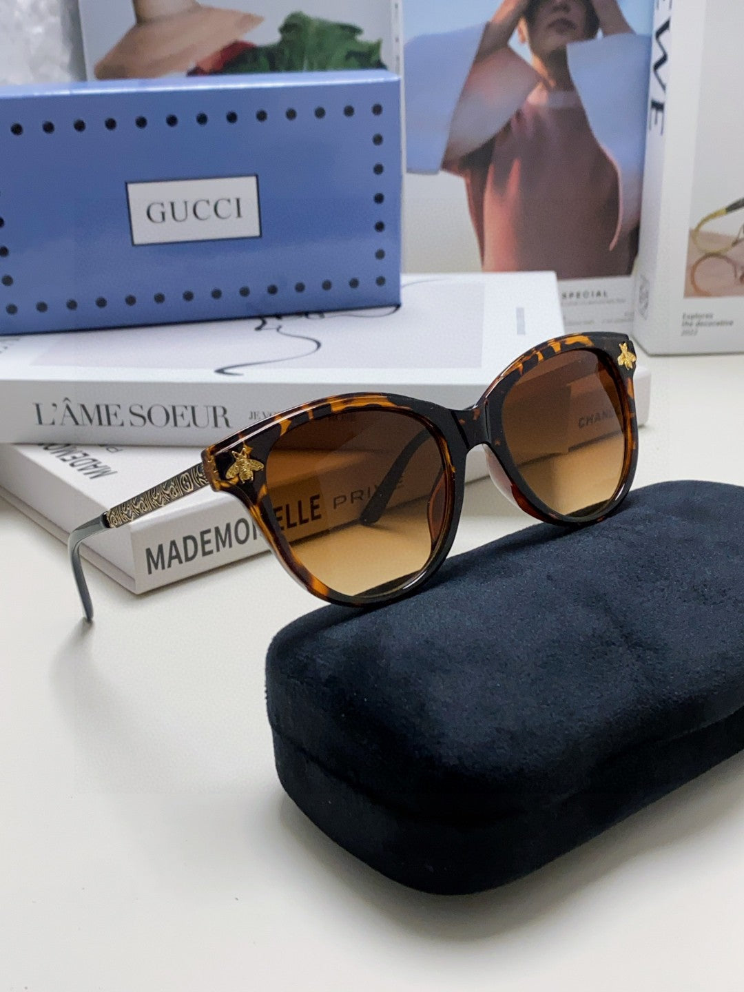 BEE EMBELLISHED BUTTERFLY FRAME SUNGLASSES 570242 IN ACETATE