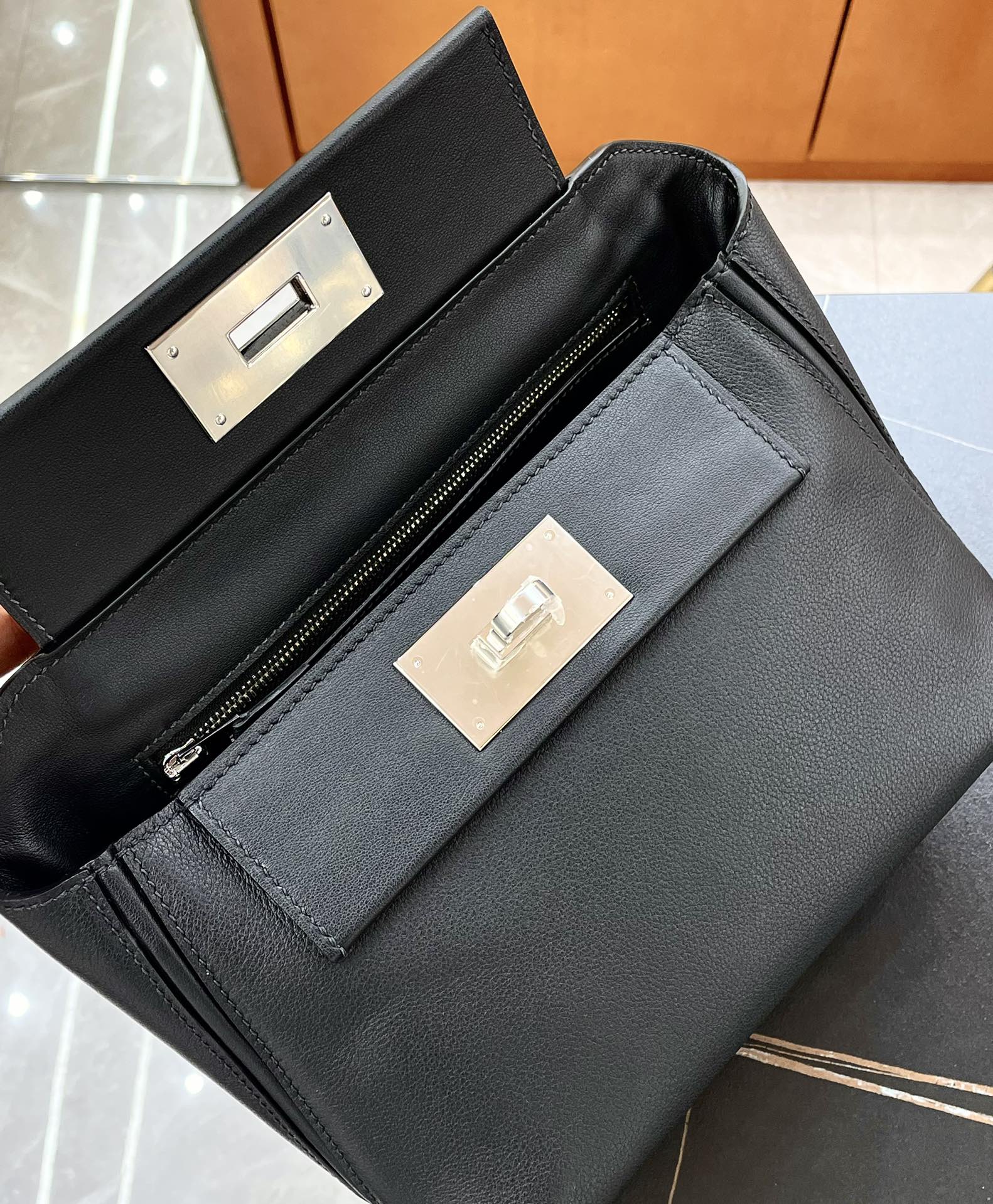 MINI 24/24 21CM IN BLACK EVERCOLOR CALFSKIN SILVER KELLY BUCKLE