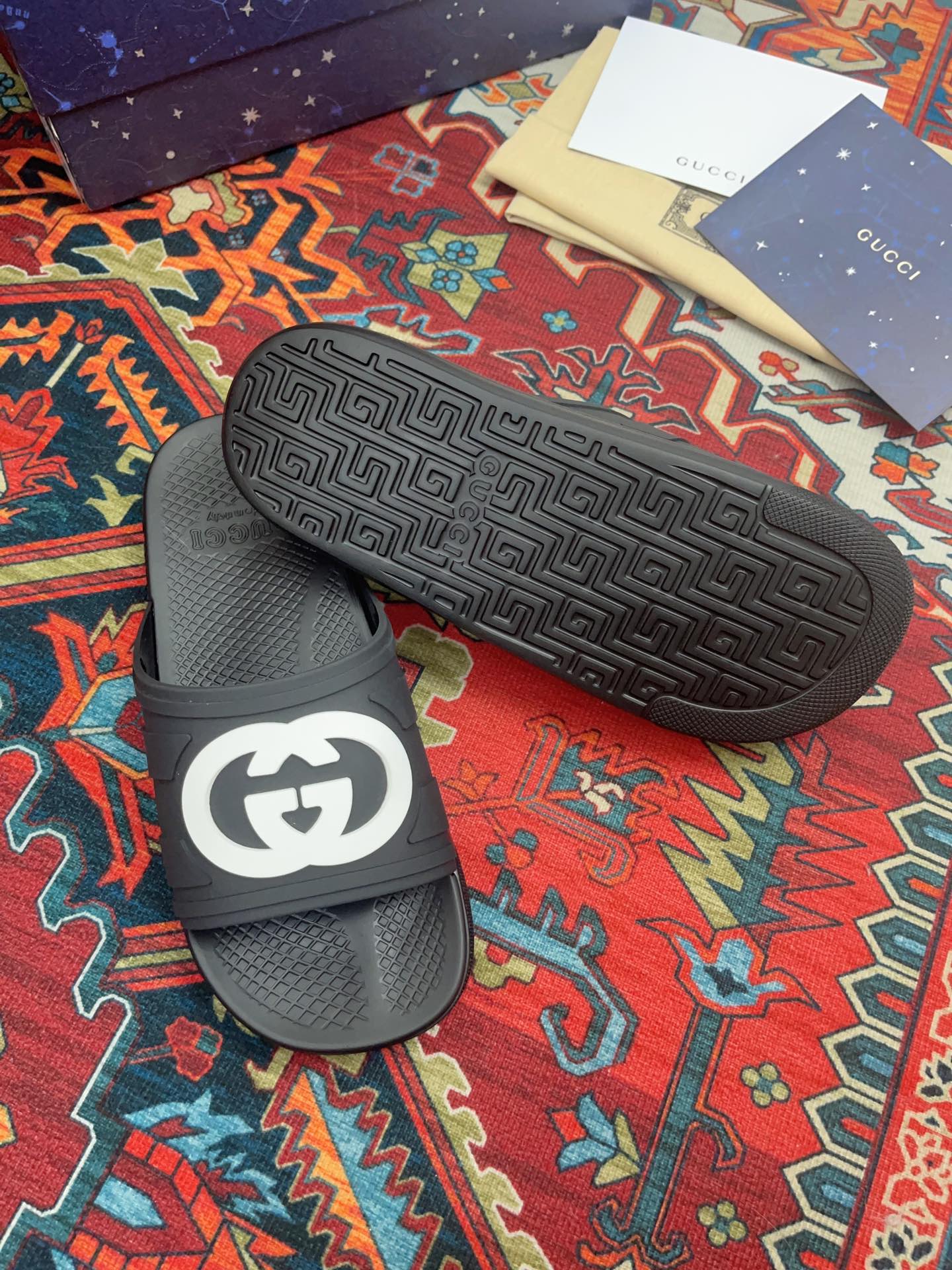 GG INTERLOCKING G SLIDE SANDAL BLACK RUBBER