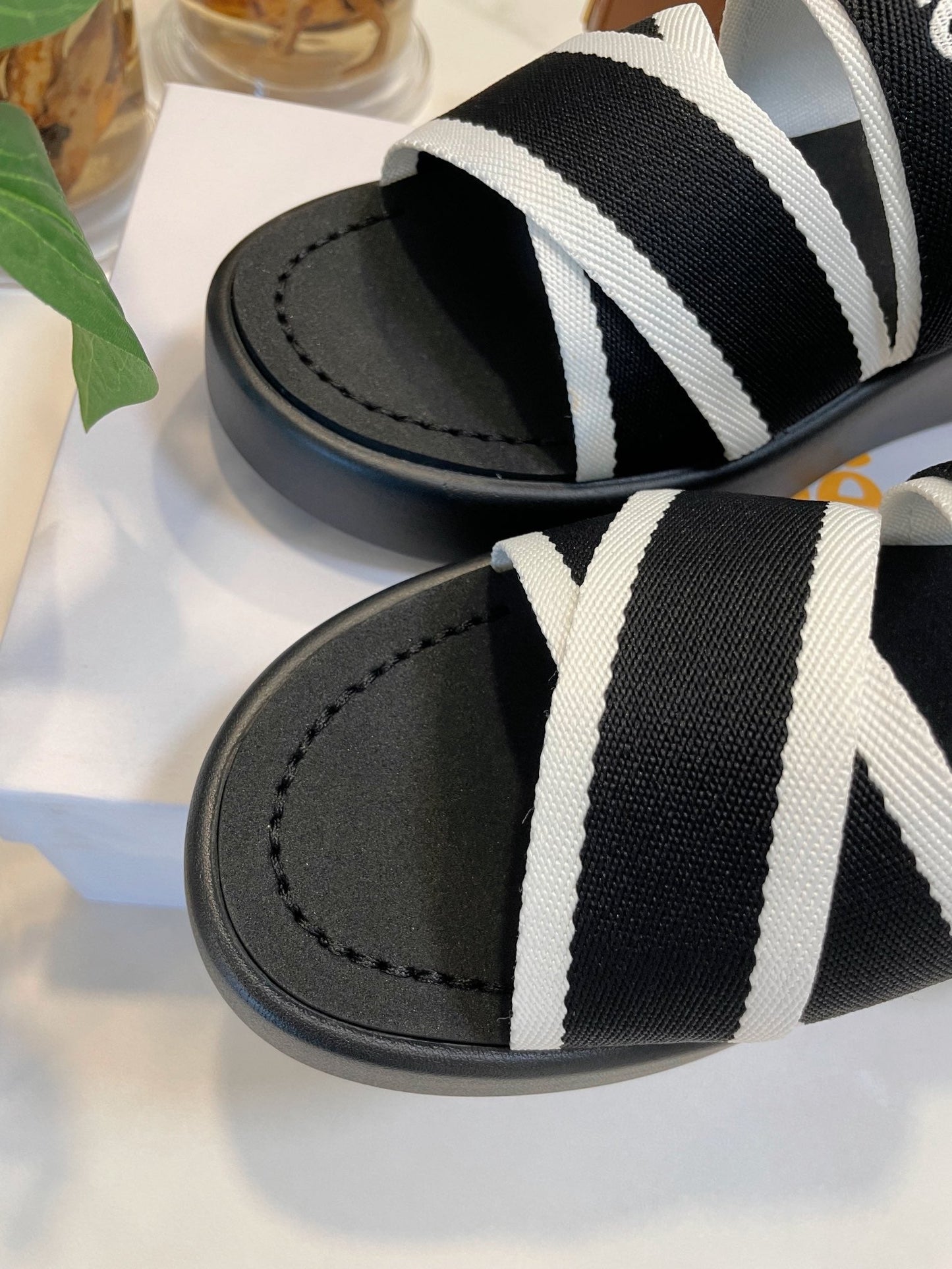 WOODY WEDGE SANDALS IN BLACK MIX WHITE CANVAS WITH RUBBER SOLE