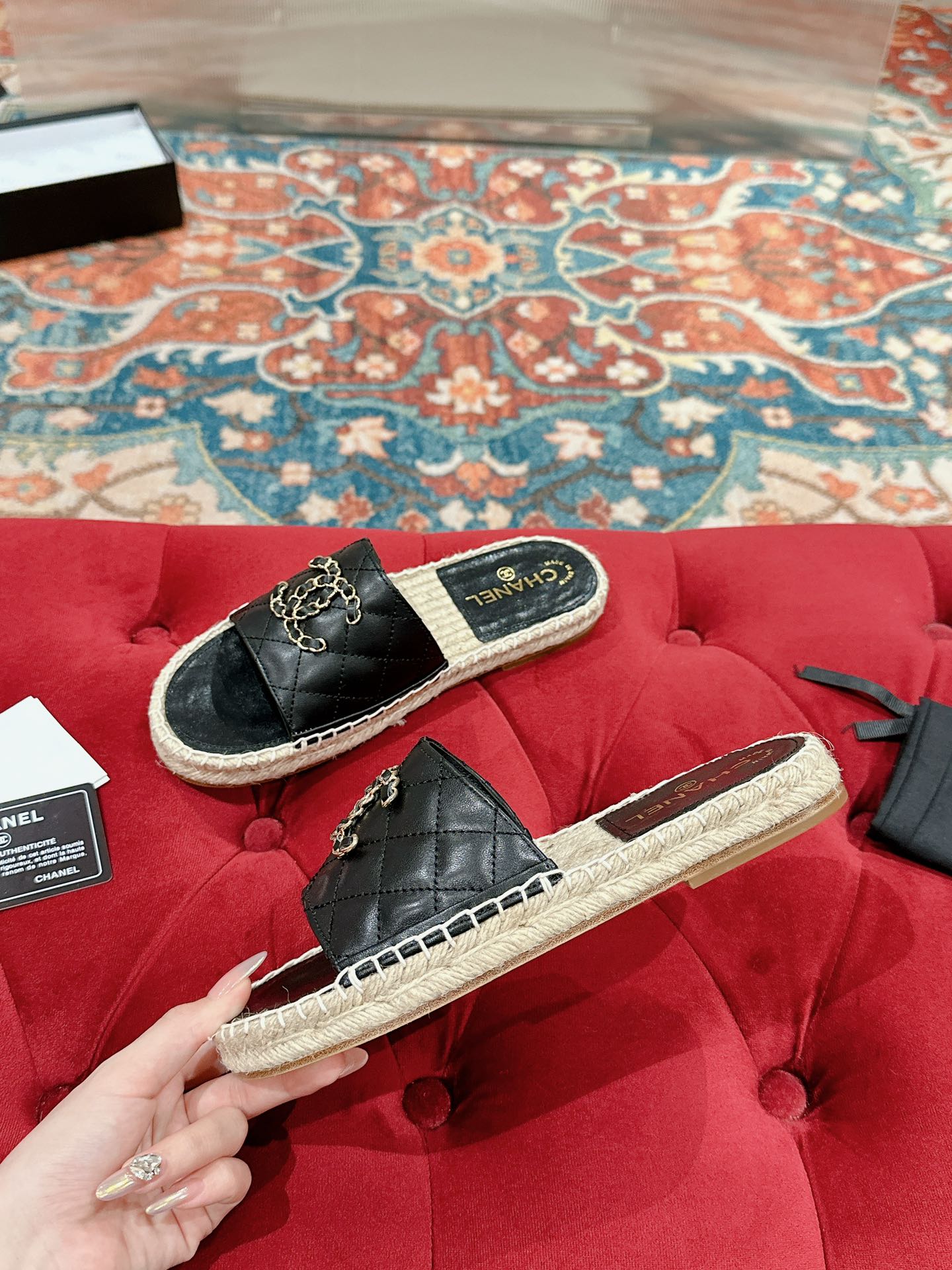 FLAT SLIPPERS IN BLACK LAMBSKIN AND WOVEN WITH LOGO