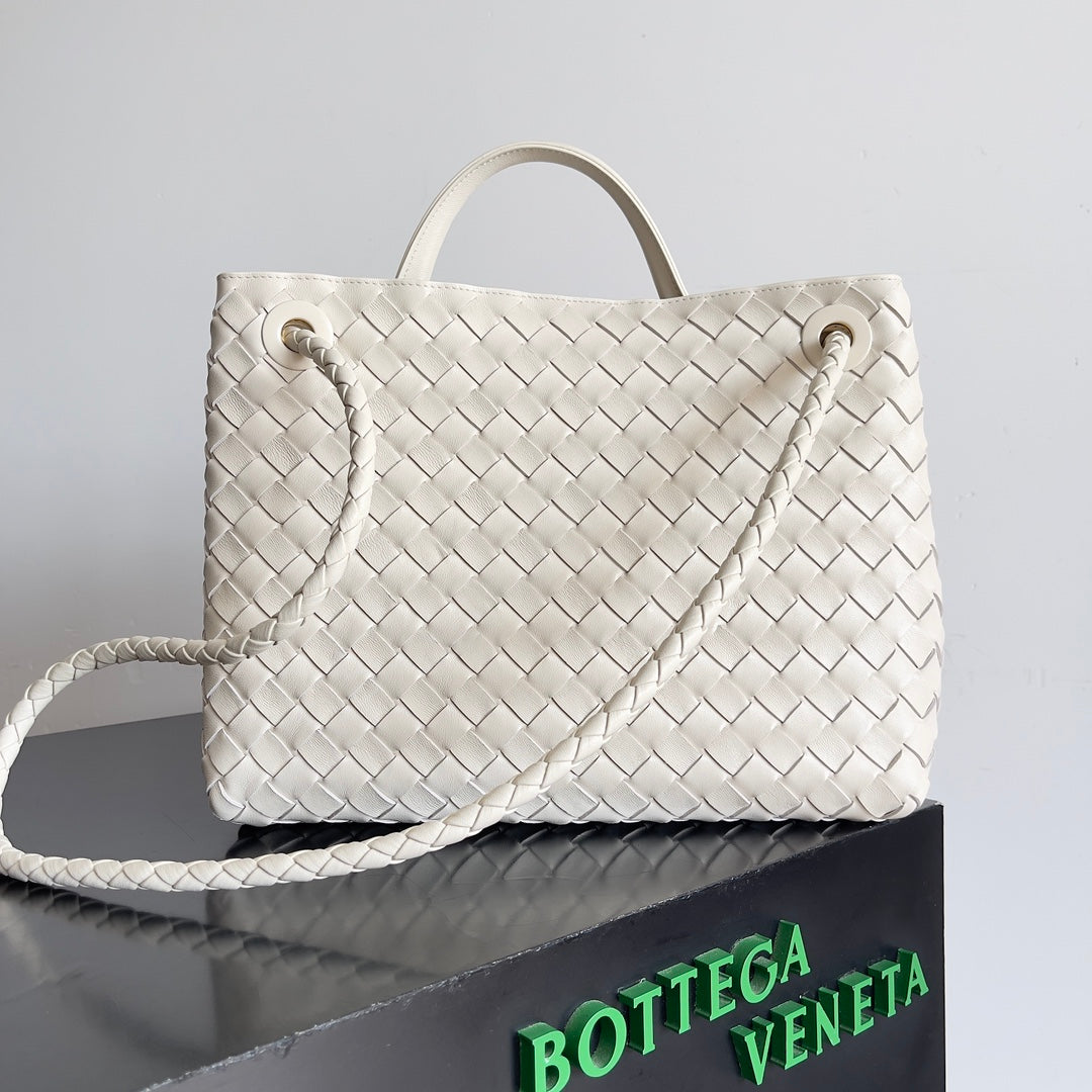 HANDLE BAG ANDIAMO 32 IN OFF WHITE LAMBSKIN