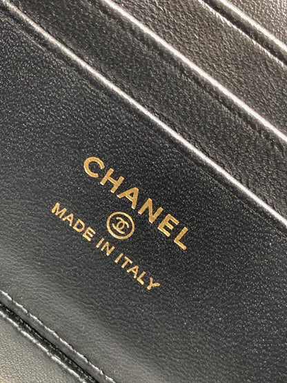 CC 17 CLUTCH WITH STRAP IN BLACK CALFSKIN