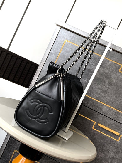 SHOULDER BAG 40 IN BLACK SOFT LAMBSKIN EMBOSSED LOGO SILVER HARDWARE