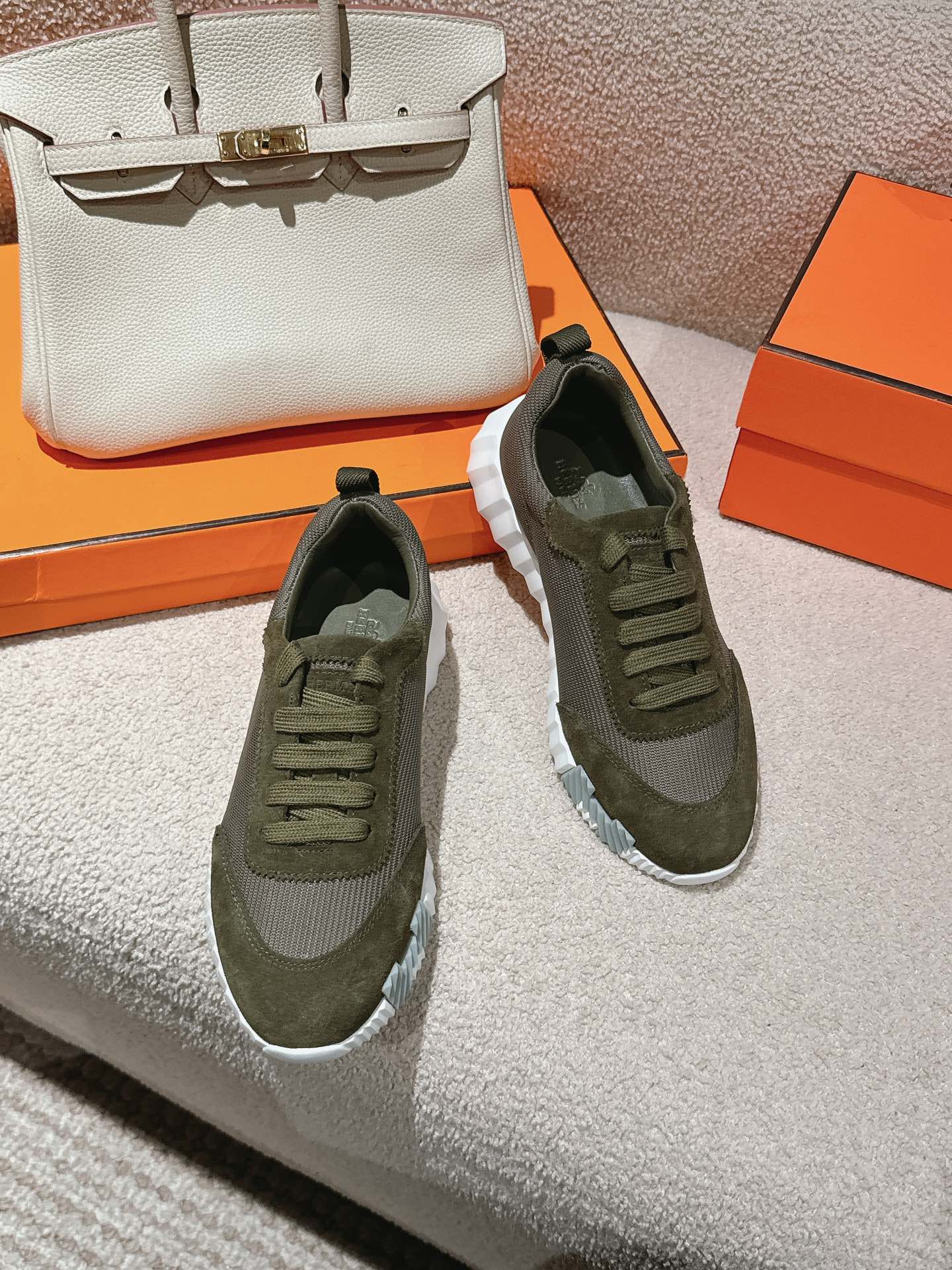 MAINLAND SNEAKER IN ARMY GREEN SUEDE AND BREATHABLE MESH FABRIC