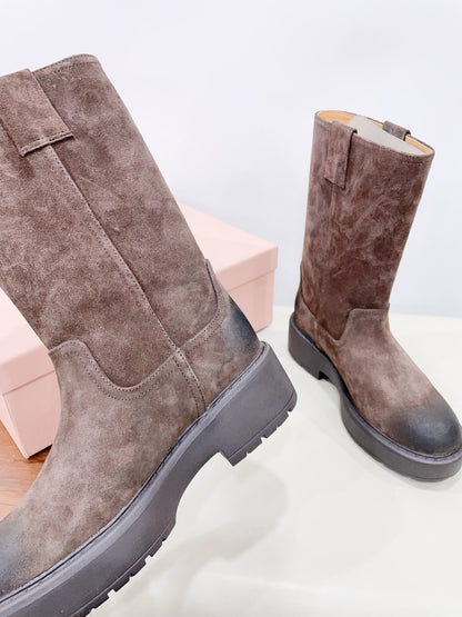 THICK-SOLED BOOTS IN COCOA BROWN SUEDE