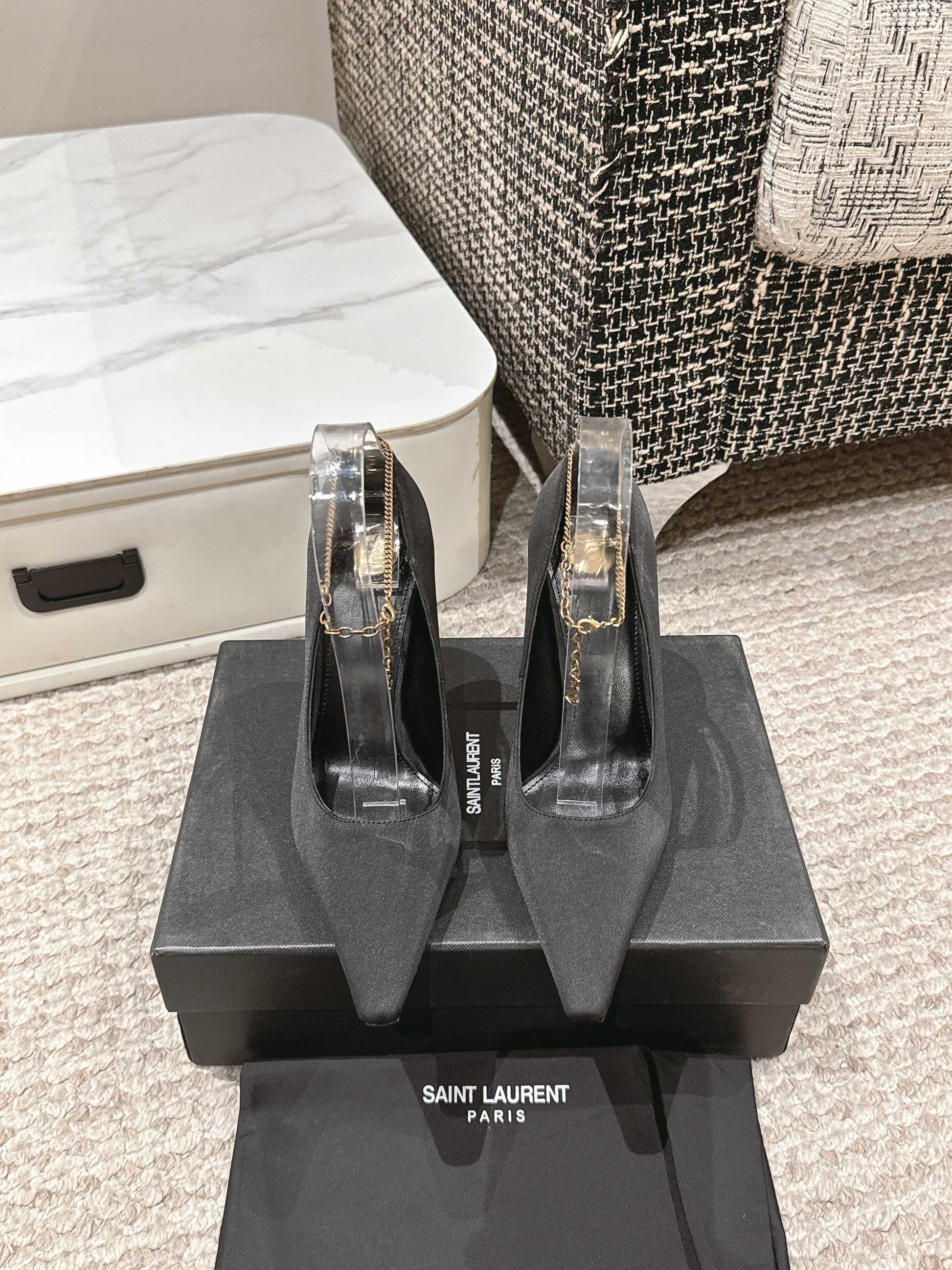 HIGH PUMP 9 CM IN BLACK SATIN
